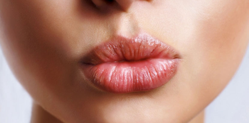 Maquillage permanent contour lèvres